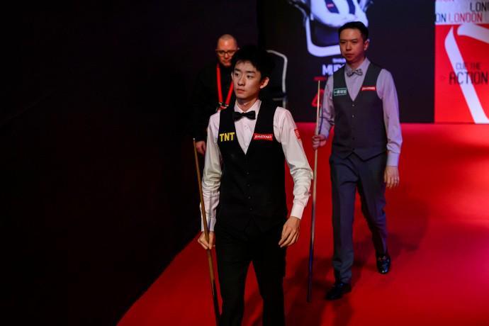 斯诺克大师赛:吴宜泽6-0横扫肖国栋,罗伯逊5-6憾负囧哥