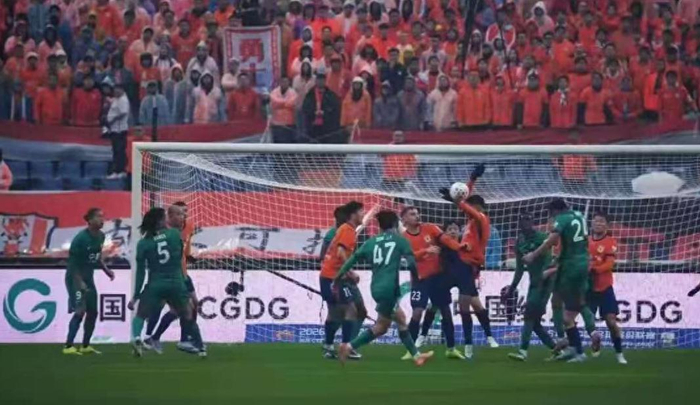 京鲁大战争议瞬间被无视？国安成受害者？裁判尺度统一性引发质疑|泰山|北京国安|中超联赛|山东泰山|克雷桑_新浪体育_新浪新闻